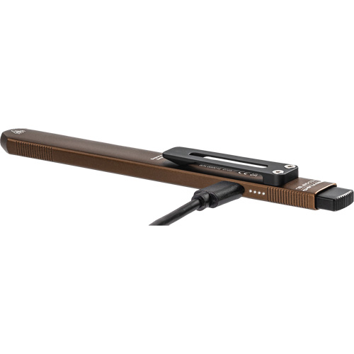 Lampe de poche Wedge SL avec couvercle, 500 lumens, Piles Rechargeable Buying Direct Corp.